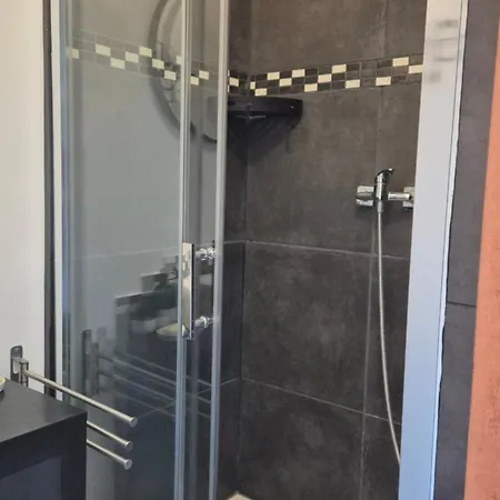 Nid En Garrigue アパート